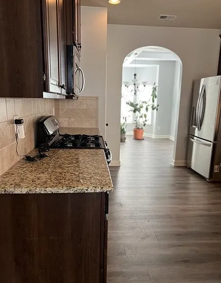 921 Prather Ct — Photo 8