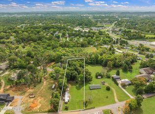 1402 Andes Rd, Knoxville, TN 37931