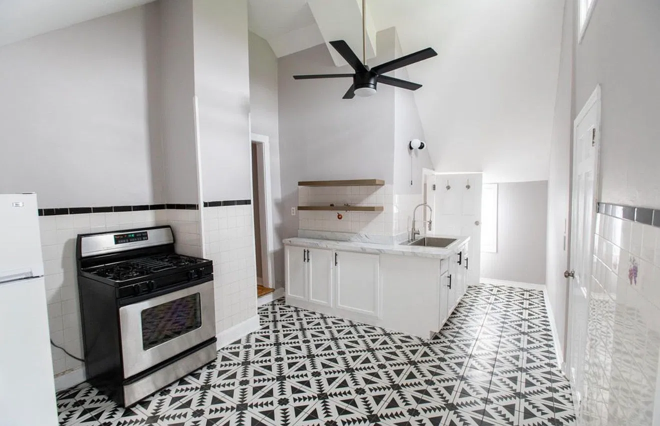 2 bed, 1000 sqft, $2,350 — Photo 1