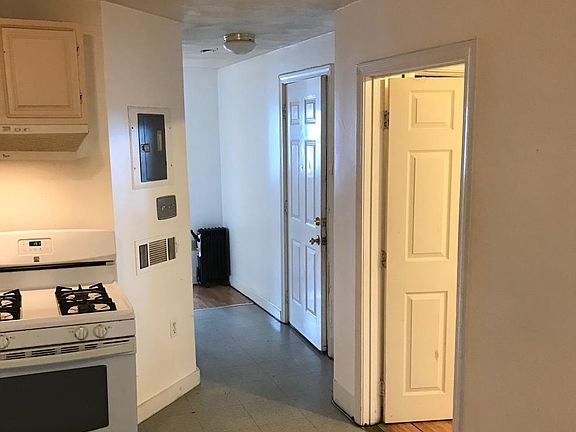 5th image of 307 Saratoga St