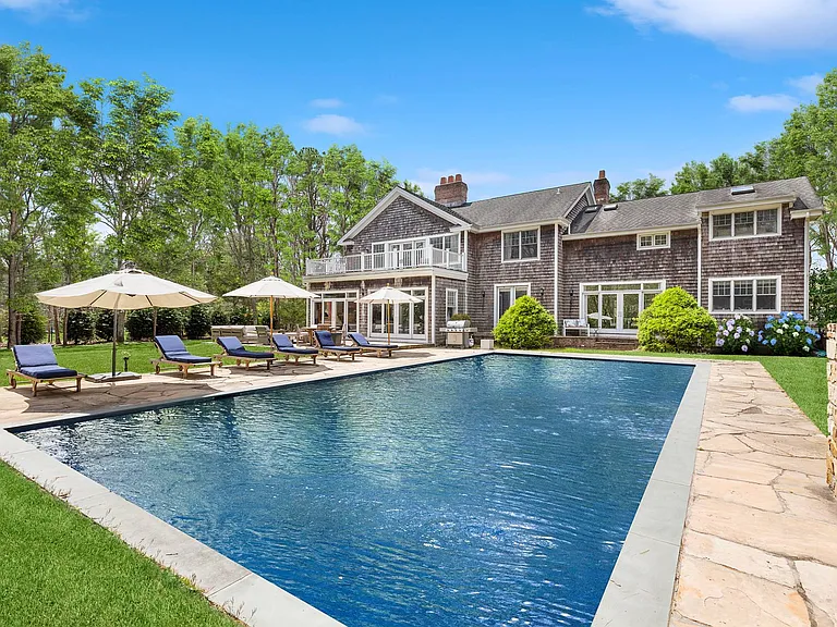 68 Wainscott Northwest Rd — Photo 1