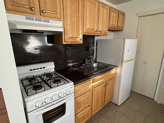 3rd image of 4522 Baker St #10903406