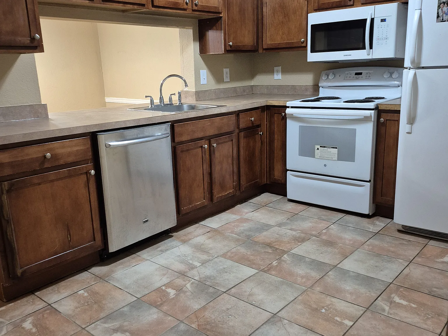 2 bed, 1275 sqft, $1,395 — Photo 2