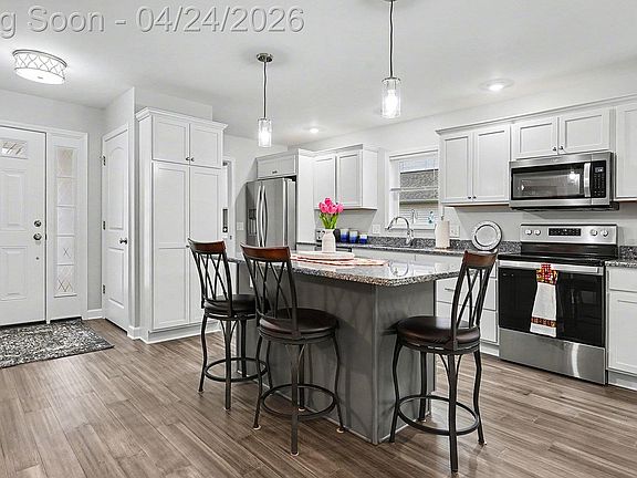 3rd image of 4013 Eastbridge Circle Rd