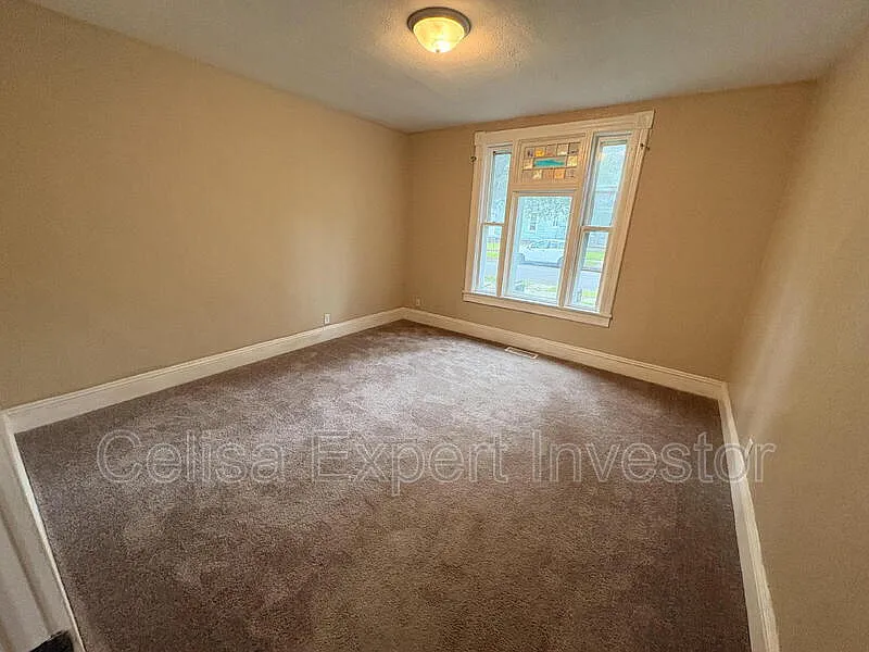 2 bed, 1.0 bath, 775 sqft, $1,050 — Photo 3