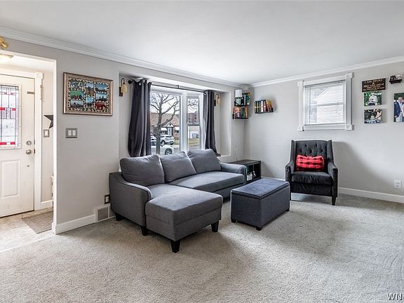 3rd image of 32 Canterbury Ln
