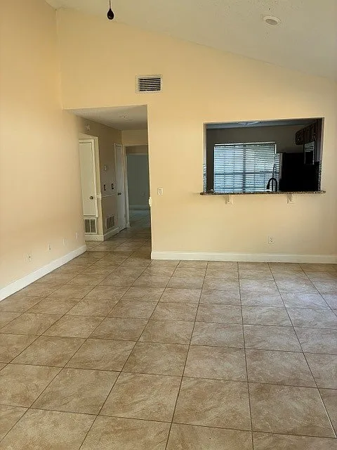 3 bed, 1429 sqft, $2,897 — Photo 4