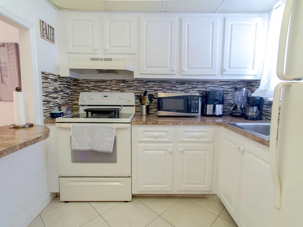 3091 E Sun Sunrise Lakes Drive E #207, Sunrise, FL 33322