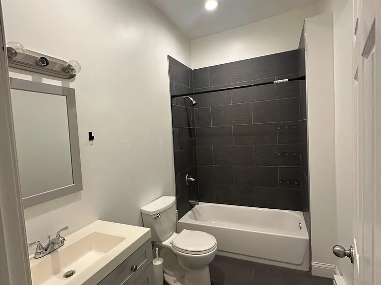 407 Main St #5 — Photo 5