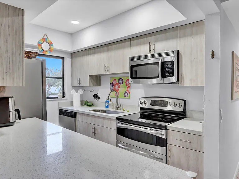 665 Enfield St #B20 — Photo 8
