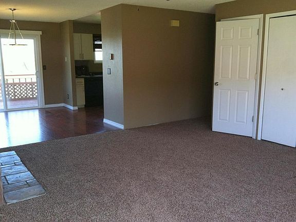 5th image of 100 Pinehurst Ct