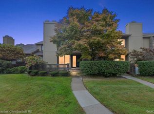 1806 S Hill Blvd, Bloomfield Hills, MI 48304