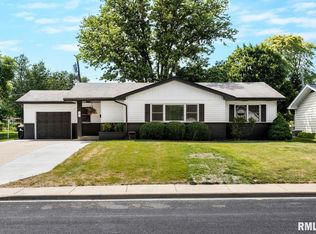 701 Westgate Rd, Washington, IL 61571