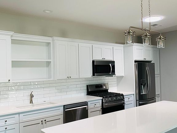 5th image of 5 London Ln