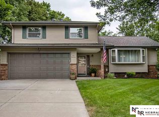 914 Claudine Ave, Papillion, NE 68046