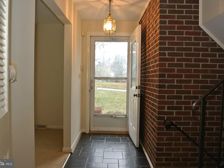 2140 Nodleigh Ter — Photo 11
