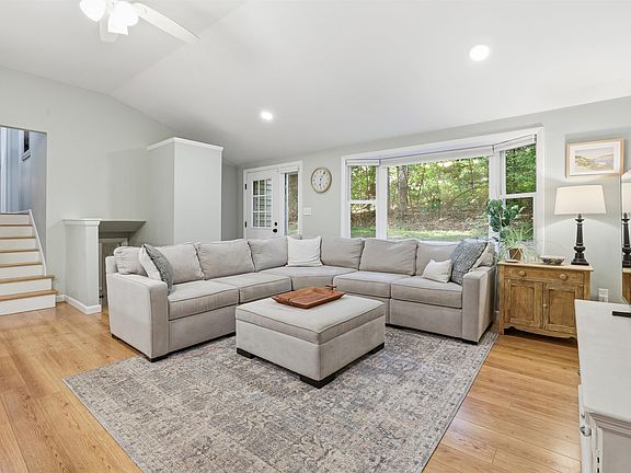 5th image of 65 Londonderry Road