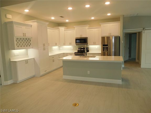 5th image of 1425 SE 4th Place Cpe
