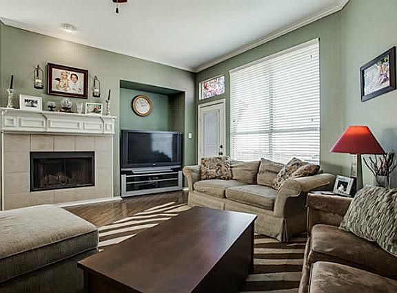 3rd image of 2155 Garden Crest Dr