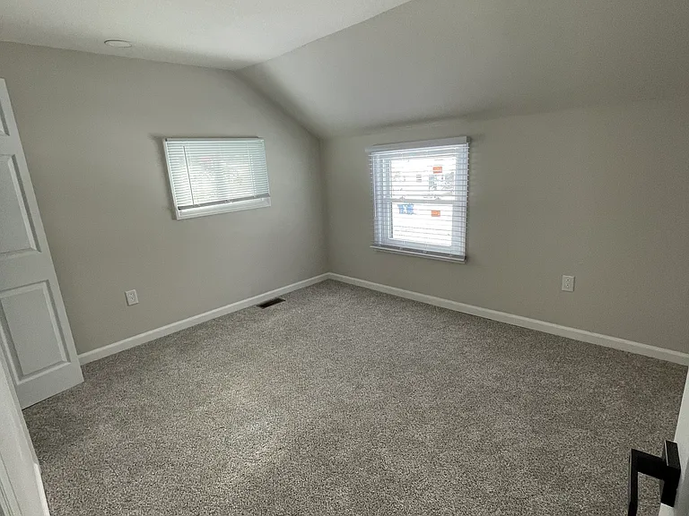 553 Adams Ave — Photo 16