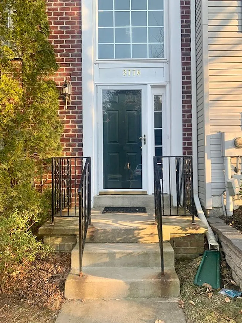 Fantastic 4 BR 3.5 BA home — Photo 2