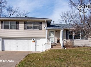 1610 Elmwood Ave, Bettendorf, IA 52722