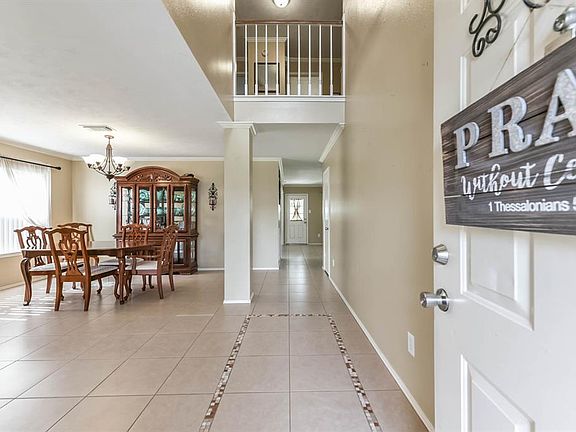 4th image of 10836 Spruce Dr N