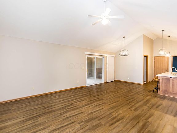 4th image of 1263 Amberlea Dr W