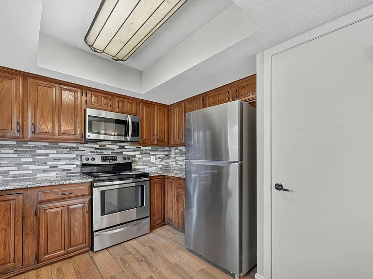 209 Glenwood Dr — Photo 30