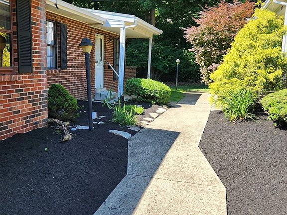2nd image of 2065 Sunset Dr