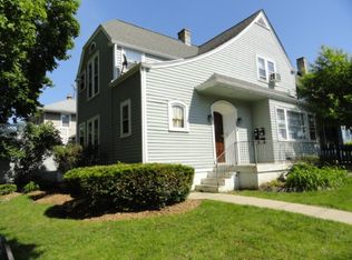 253 S Channing St #1W, Elgin, IL 60120