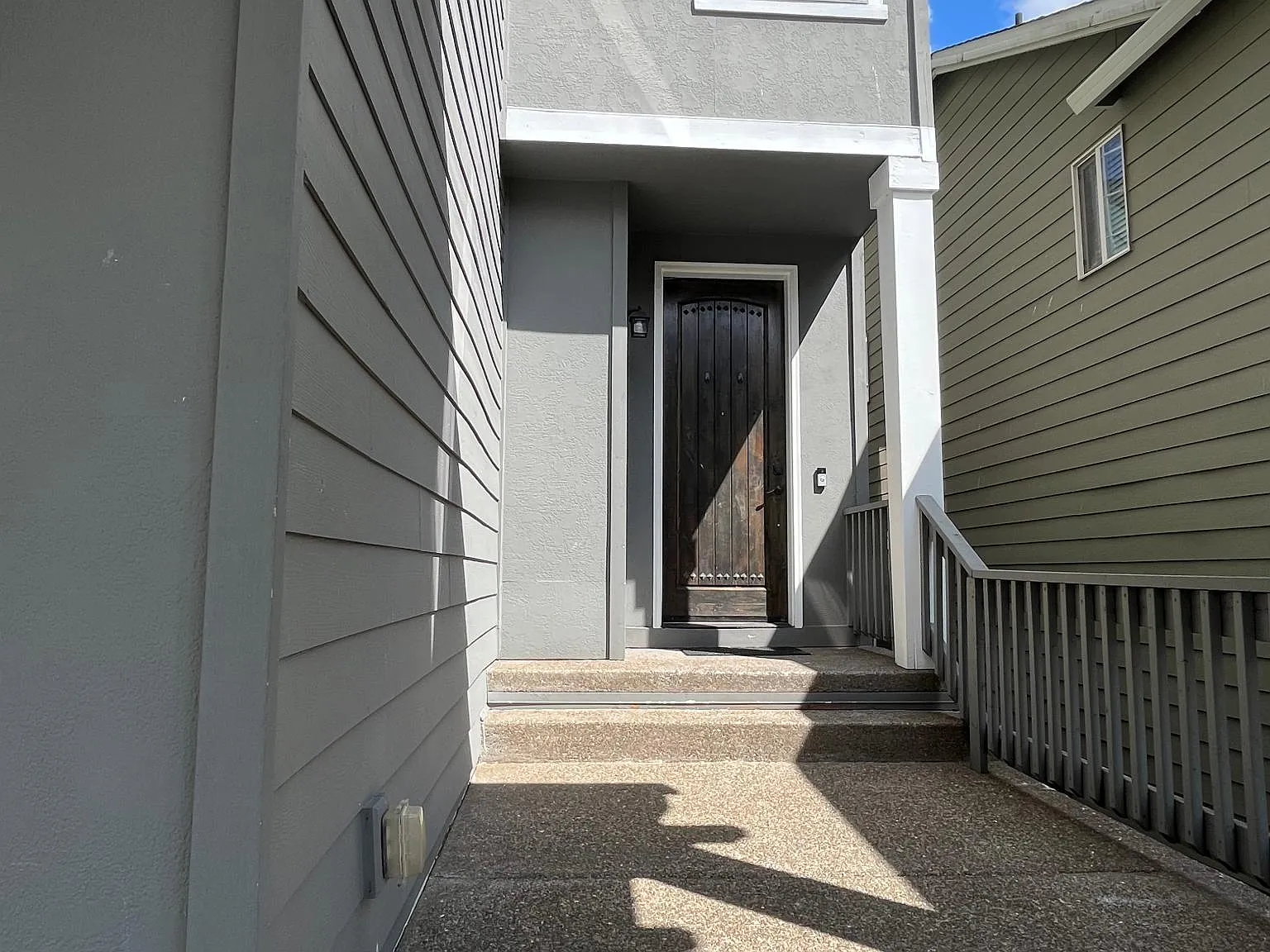 3 bed, 2.5 bath, 2520 sqft, $3,150 — Photo 3