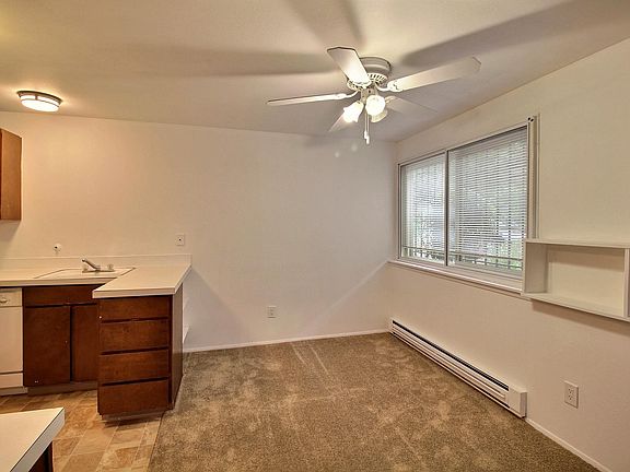 Dining area with ceiling fan