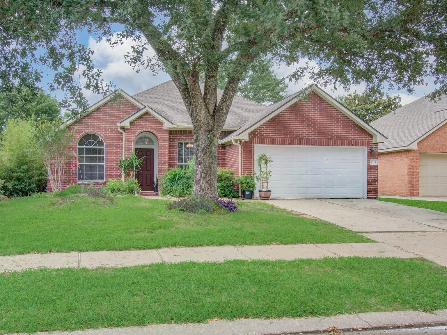 3 bed, 2.0 bath, 2407 sqft, $2,150 — Photo 3