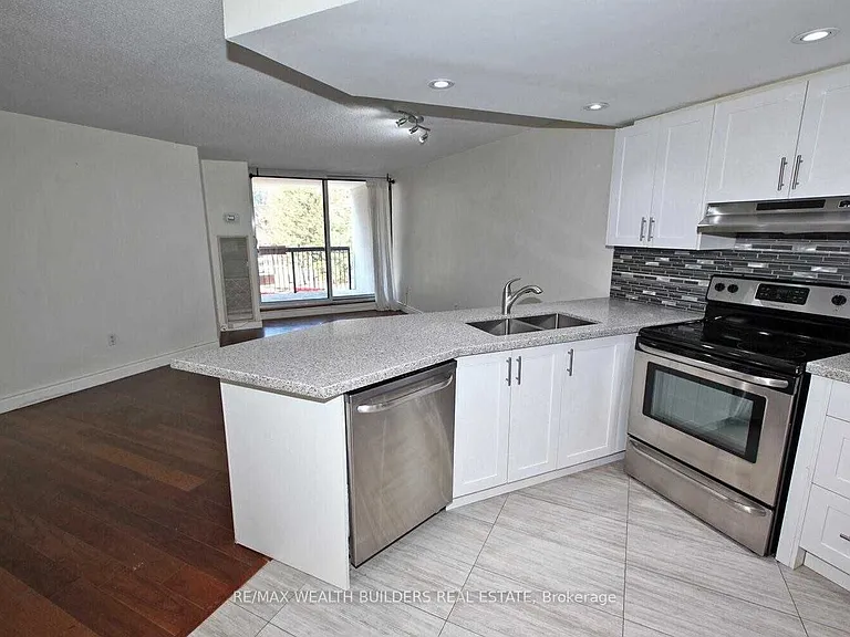 77 Maitland Pl #207 — Photo 35