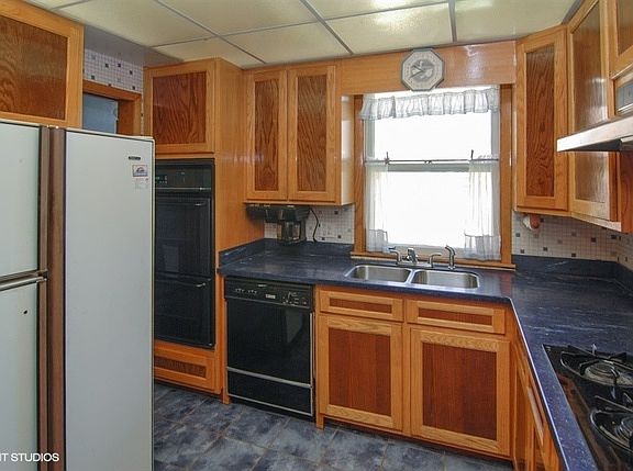 4th image of 1021 Manchester Ave