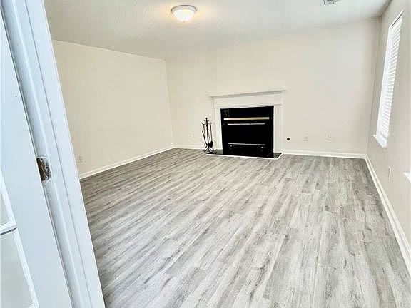 4th image of 3024 River Oak Mews