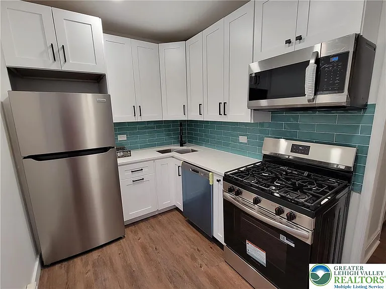746 Linden St #2 — Photo 3