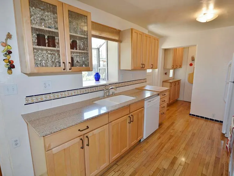 1028 Quincy St SE #A — Photo 8