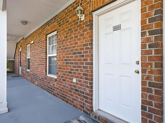 3rd image of 3951 Gladiola Ct. #102