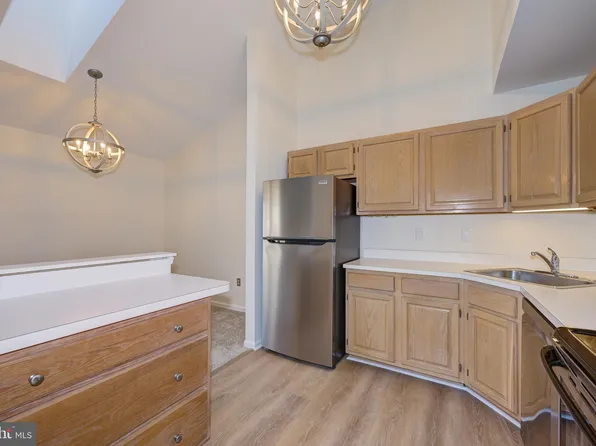 33 Eraser Rd, Moorestown, NJ 08057