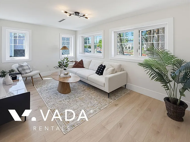 970 Park Dr — Photo 1