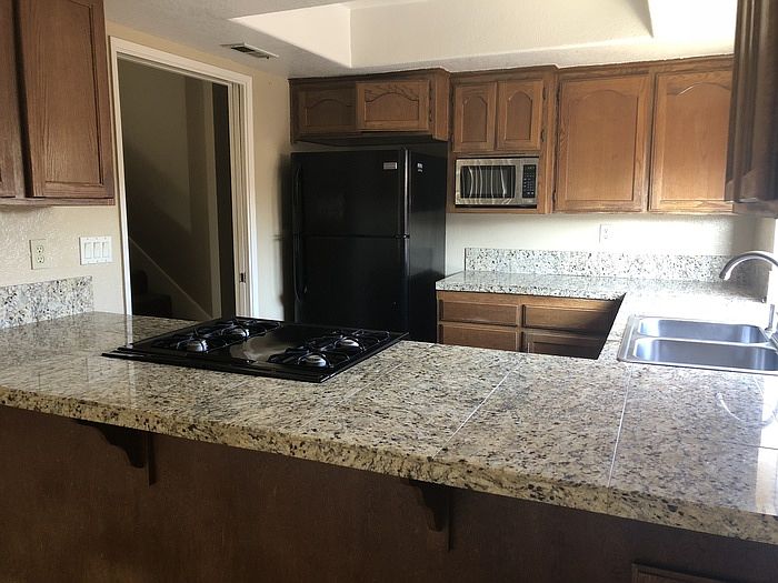 1st image of 564 S Sunshine Ave