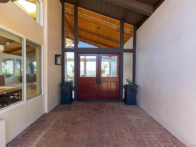 30410 Calle La Reina — Photo 27
