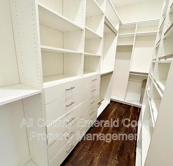 722 Kelly St — Photo 40