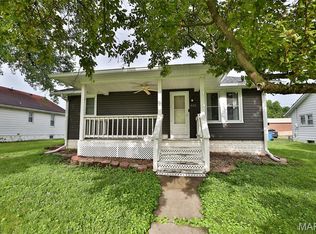 332 Park Dr, Bethalto, IL 62010