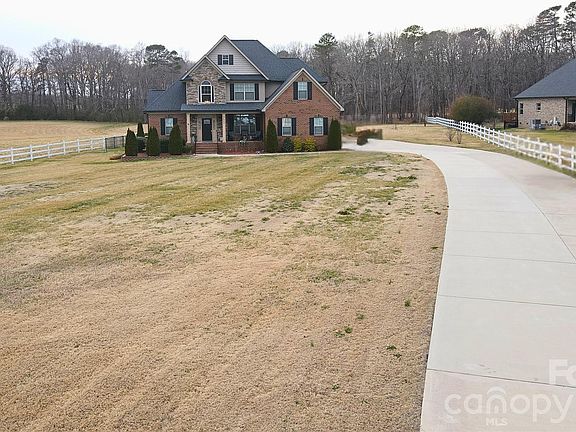 5th image of 3605 Crow Rd