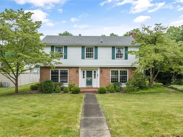 1007 49th St, Vienna, WV 26105