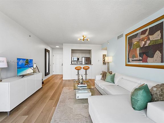 5th image of 900 8th St #1609