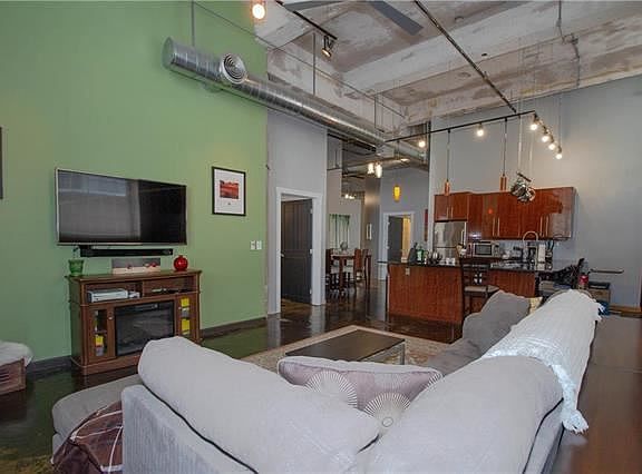 5th image of 321 W 7th St APT 203